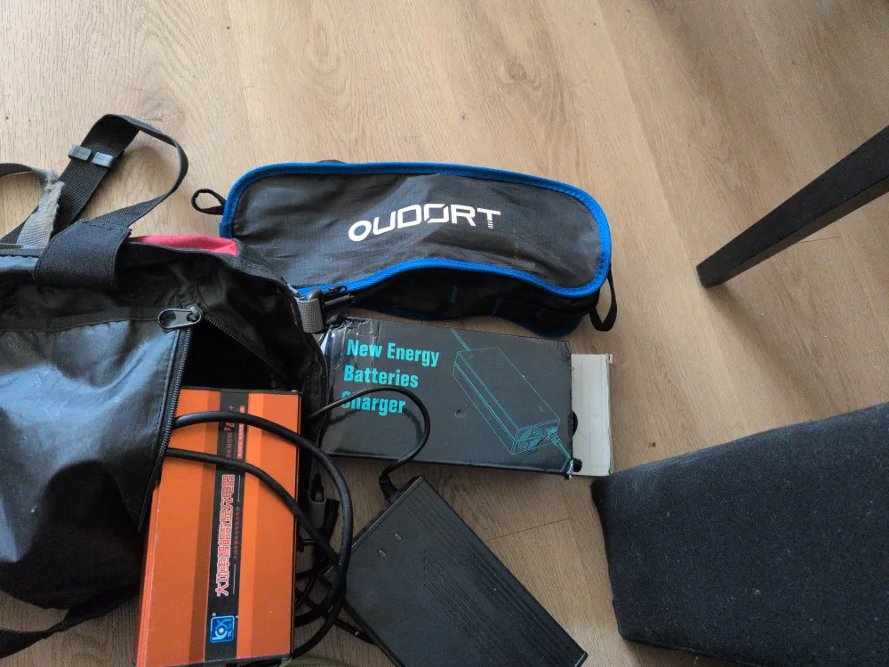e bike Battery Chargers+ Bag thumbnail