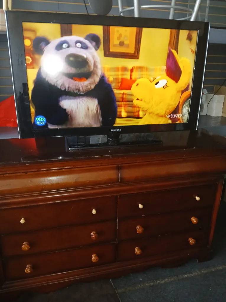 46 inch TV no remout thumbnail