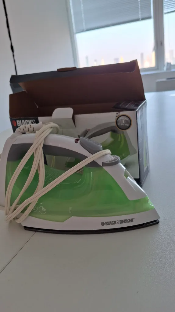 Black & Decker D340 Steam Iron thumbnail