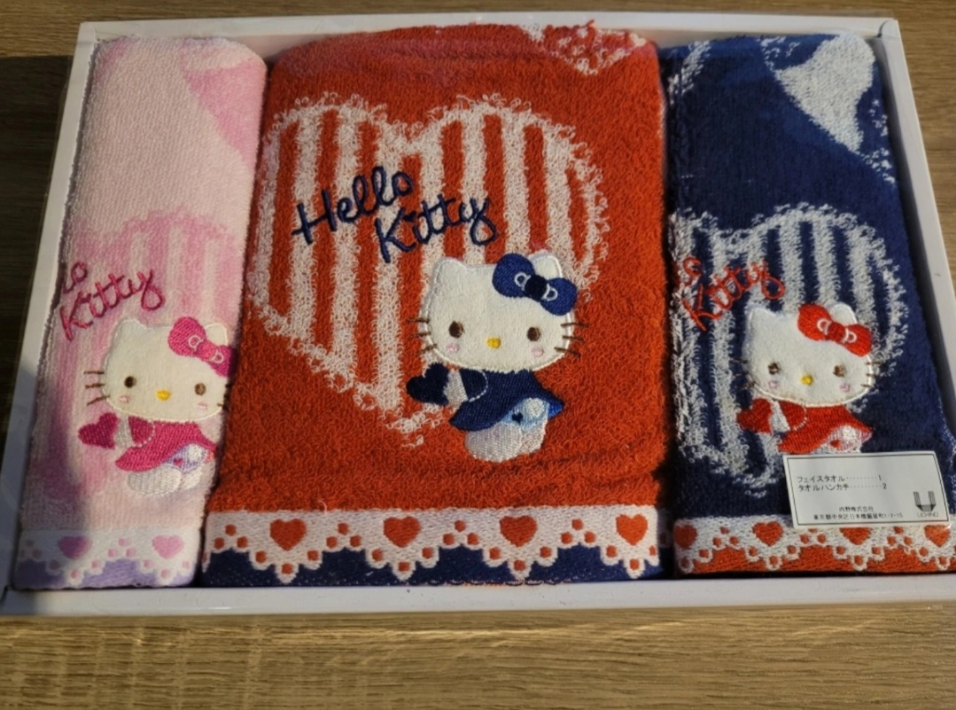 Hello Kitty Towel Set - New in Box - photo 2