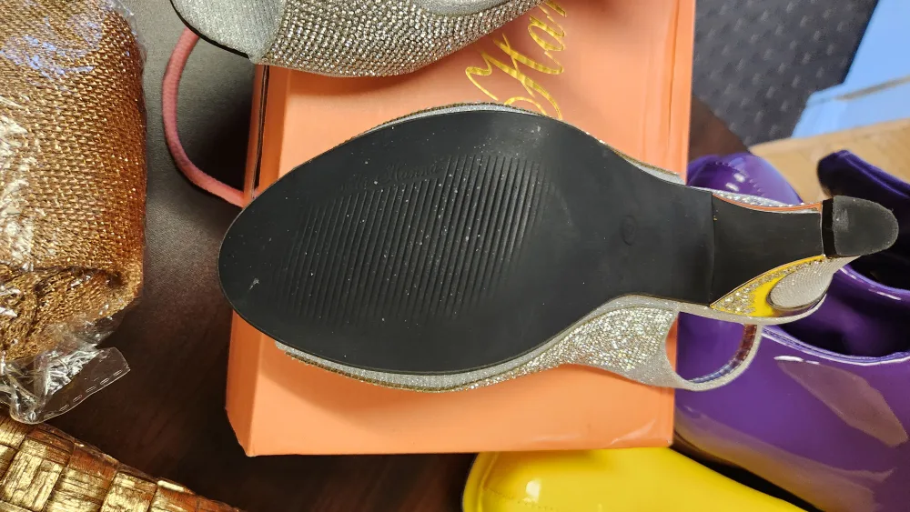 Bella Hanna Silver Slingback Heels - Size 8 image indicator(3)