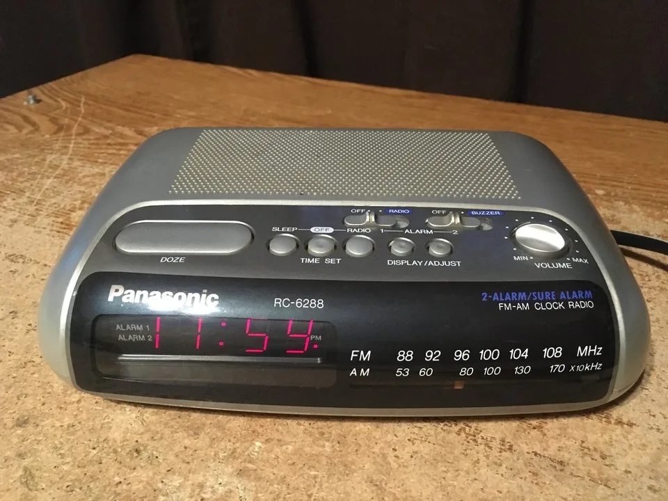 Panasonic RC-6288 FM-AM Clock Radio thumbnail