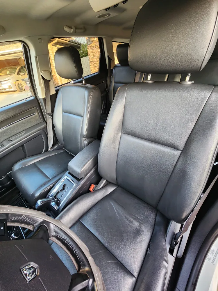 White Dodge Journey SUV - Used image indicator(9)