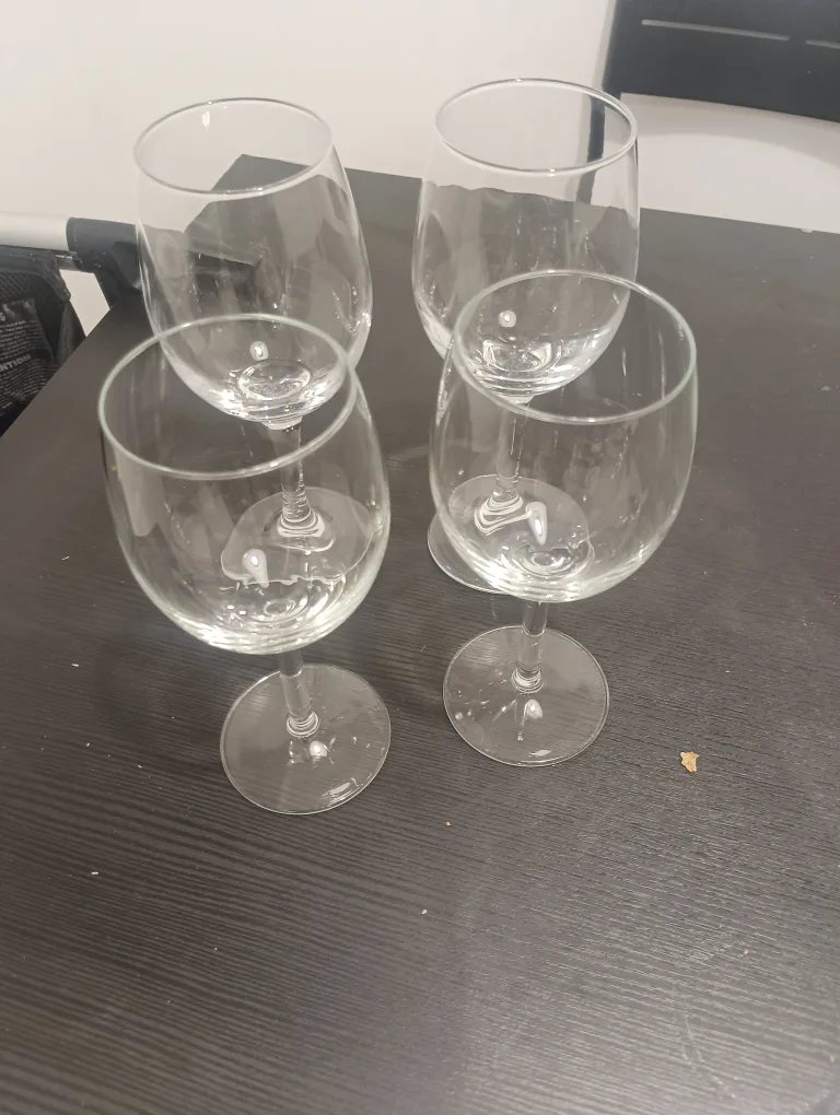 4 wine glasses thumbnail