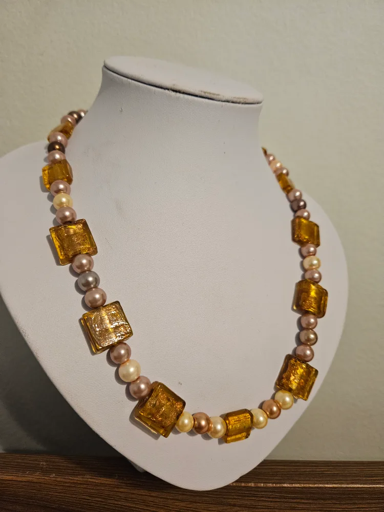 Beaded Necklace - Gold & Pearl thumbnail