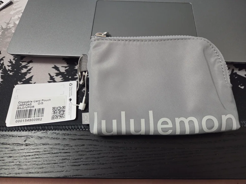 Brand New Lululemon Clippable Card Pouch - Silver Drop thumbnail