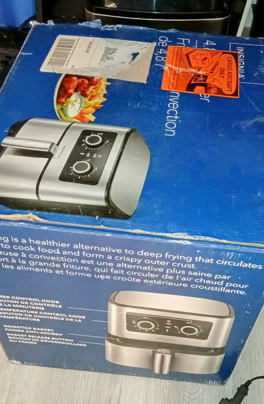 Insignia 4.8L Air Fryer - Like New! thumbnail