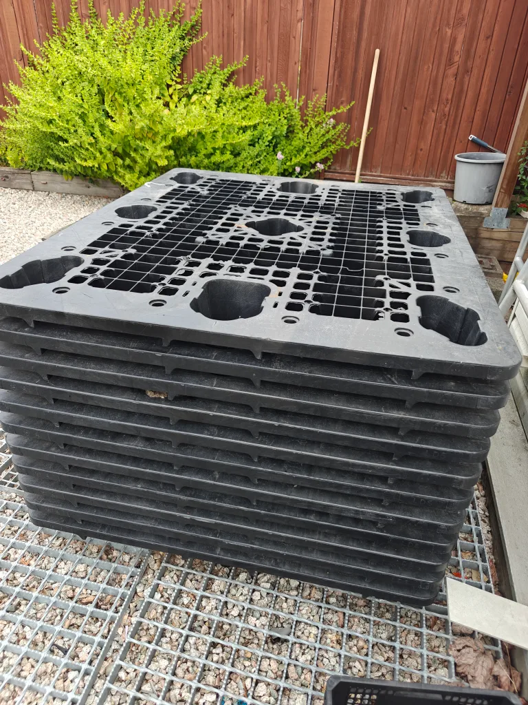 Black Plastic Pallets thumbnail