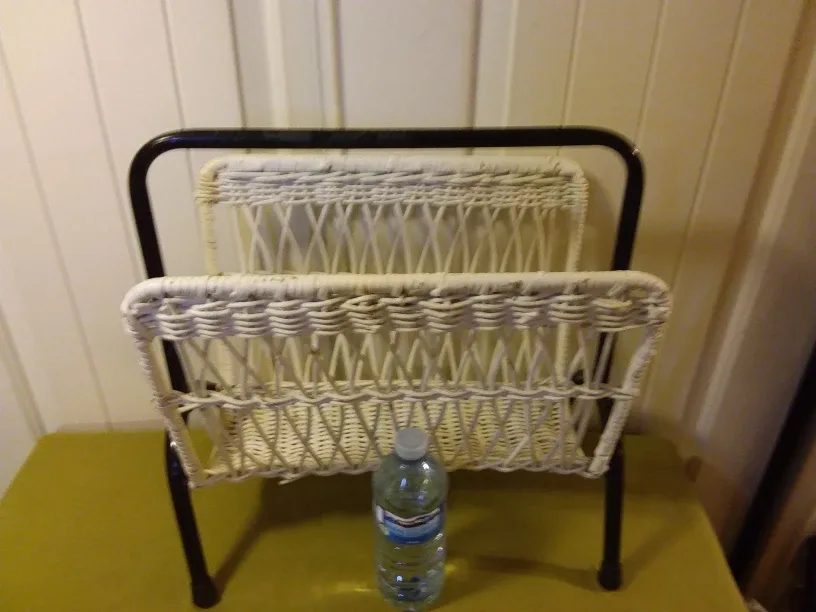 Wicker / Metal Magazine / Book 📚 Rack 🇨🇦 thumbnail