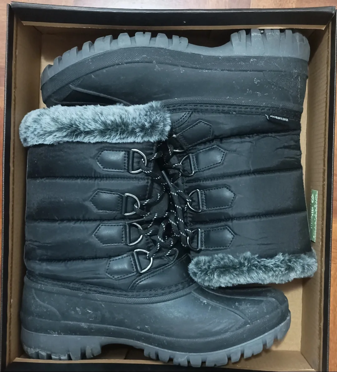 Women Snow shoes 9 - Used once thumbnail