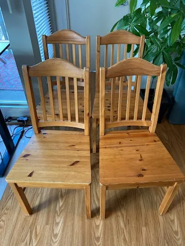 Set of 4 Wooden Chairs 🇨🇦 thumbnail