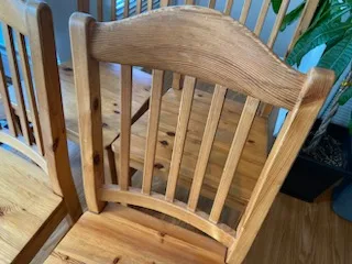 Set of 4 Wooden Chairs 🇨🇦 image indicator(5)