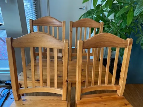 Set of 4 Wooden Chairs 🇨🇦 image indicator(8)