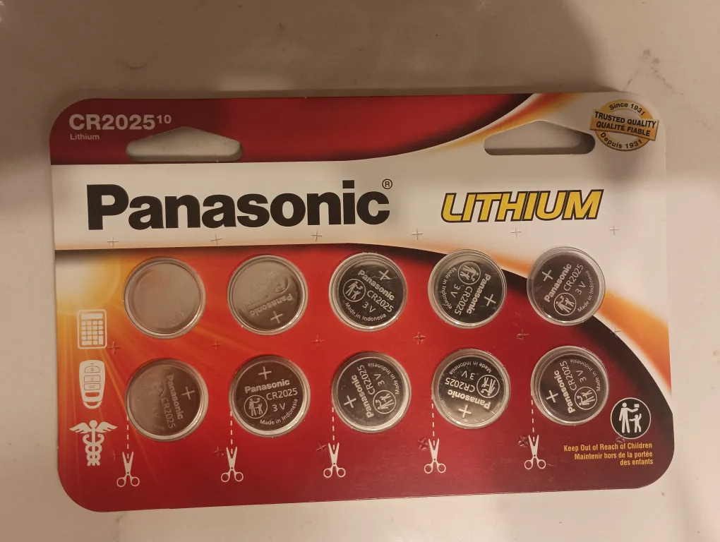 Panasonic CR2025 batteries thumbnail