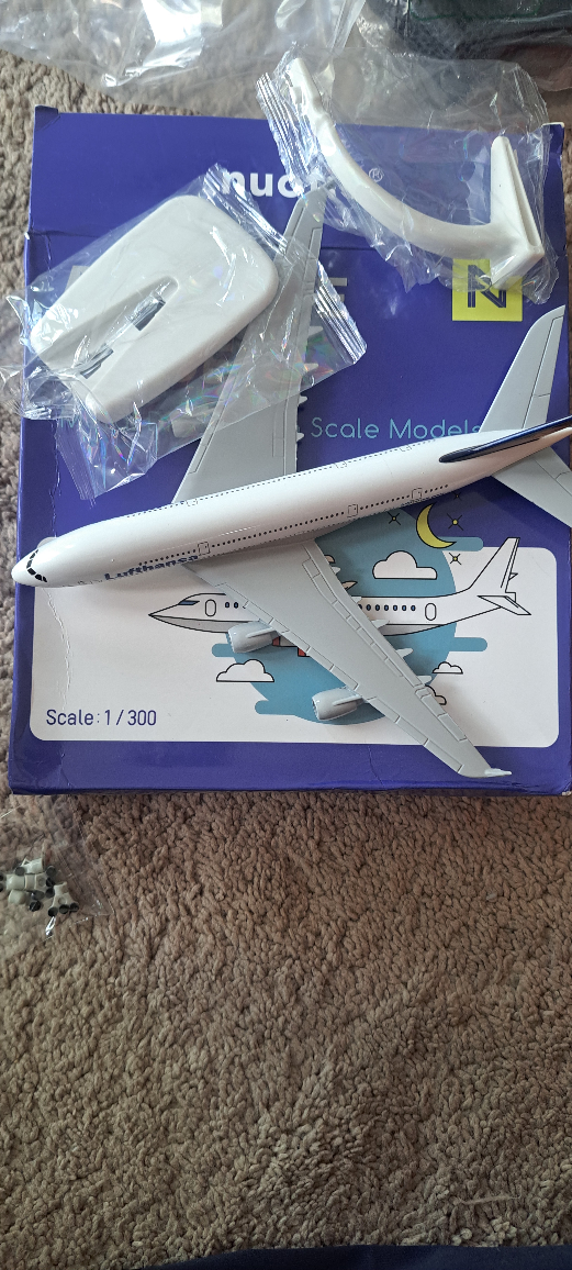 Lufthansa Airplane Model, Scale 1:300