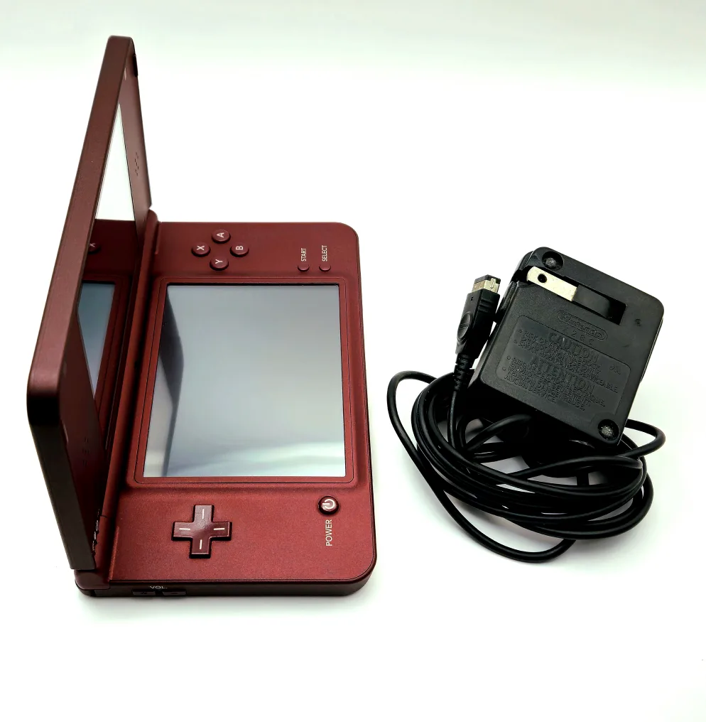 Nintendo DSi XL - Burgundy image indicator(2)