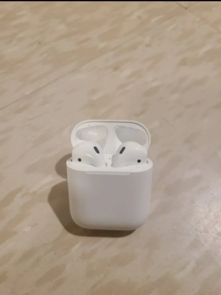 Apple AirPods 2nd Generation - Great Condition! image indicator(3)