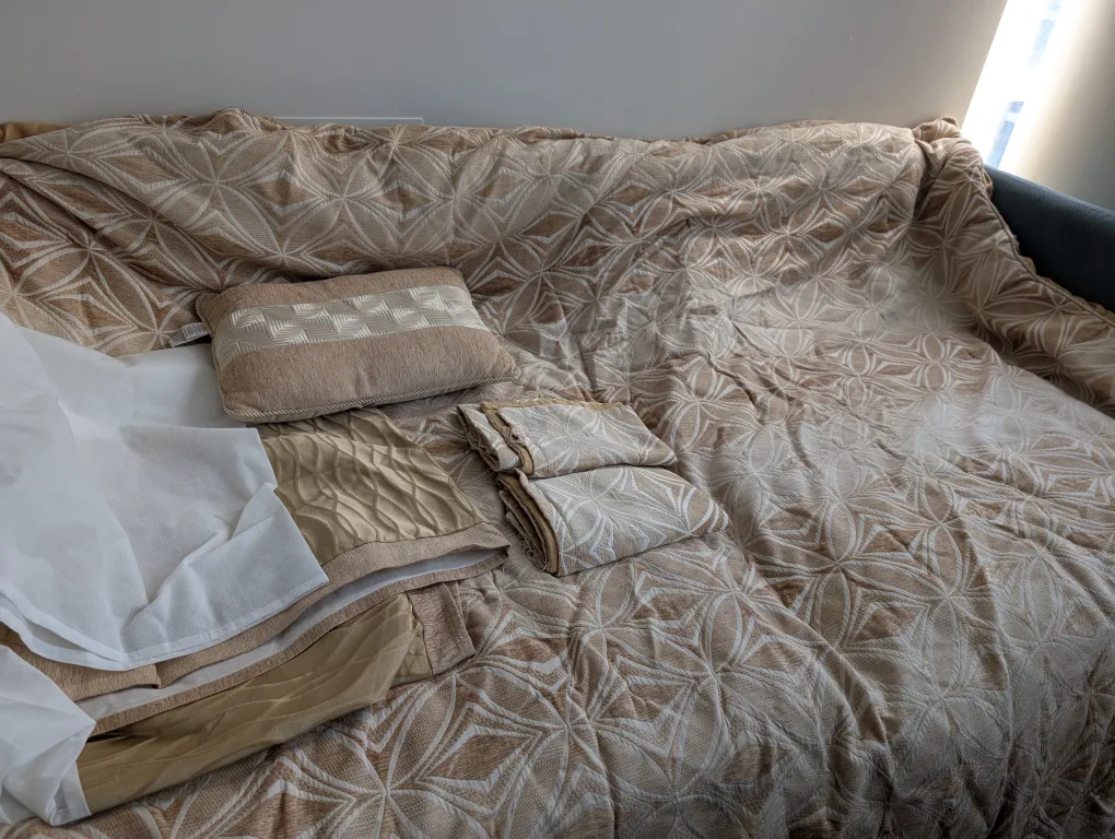 Gold / Yellow / Beige Bedding Set 🇨🇦 thumbnail