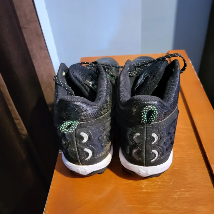 Under Armour Area 8 Baseball Cleats - Size 10 image indicator(3)