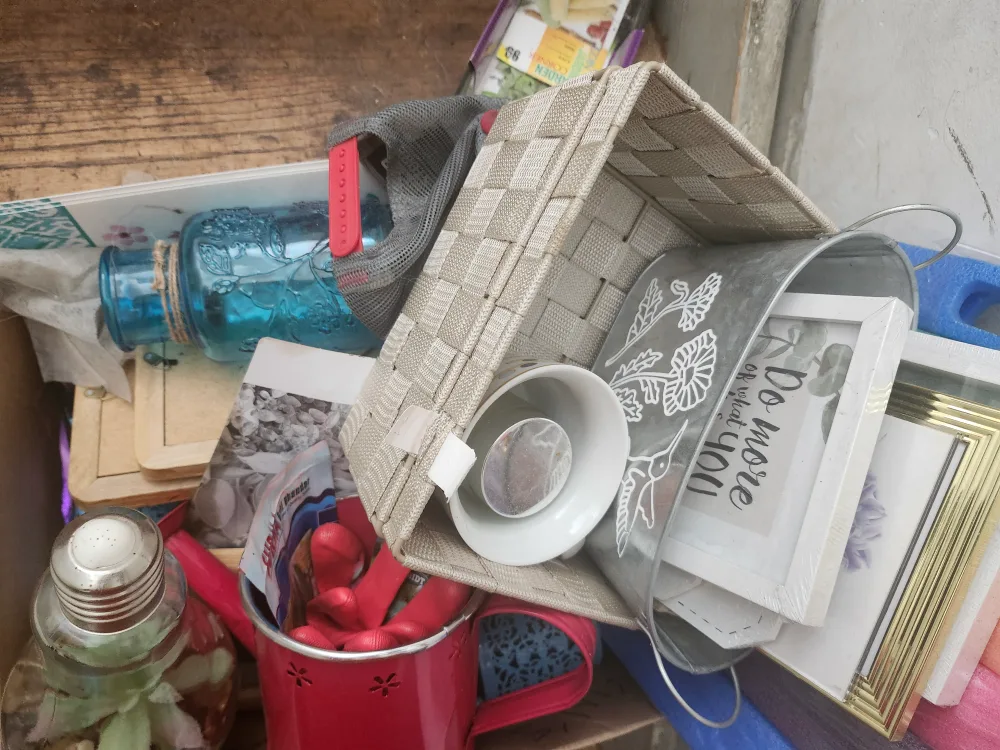 Mixed Home Decor Items and garden items image indicator(2)