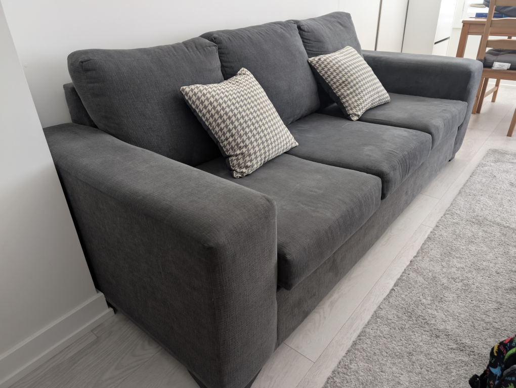 Leon's Grey 3-Seater Sofa - Great Condition - photo 2