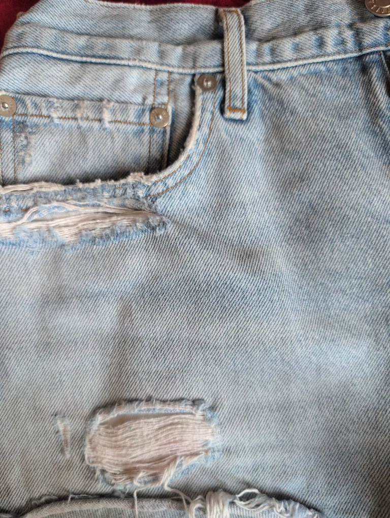 AGOLDE Premium Denim Shorts - Size 28 🇨🇦 image indicator(5)