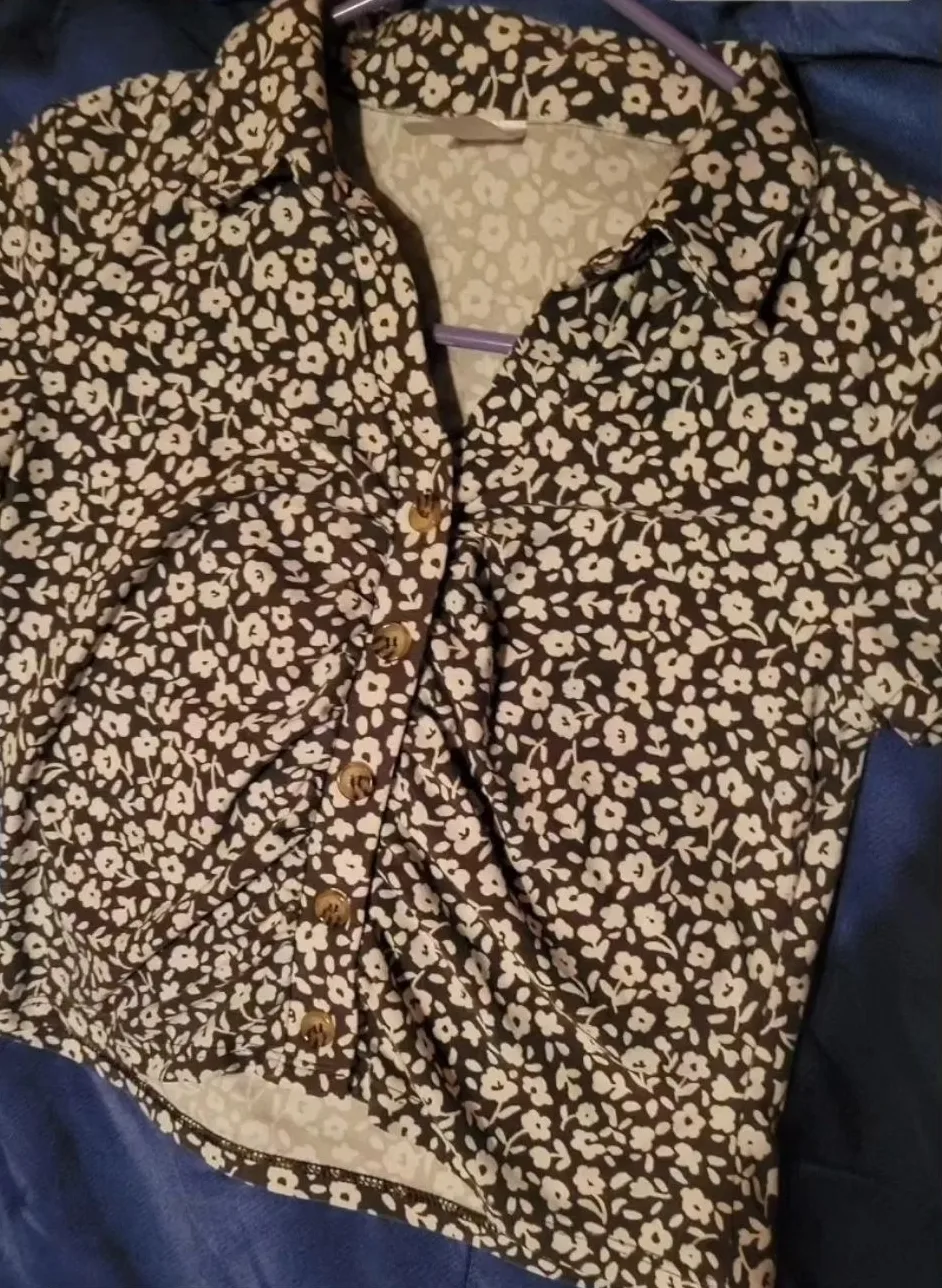 Floral Print Button-Down Crop Top thumbnail