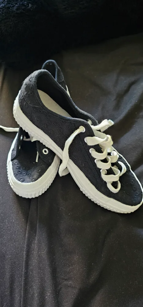 New brand. Lifestyle Black & White Sneakers - Size 8 thumbnail