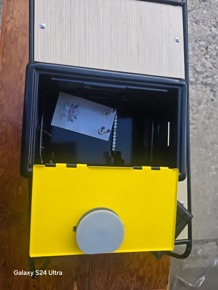combination safe thumbnail