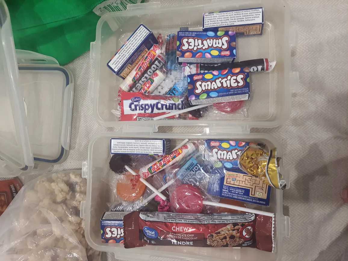 Candy Assortment: Smarties, Rockets, Crispy Crunch 🇨🇦 thumbnail