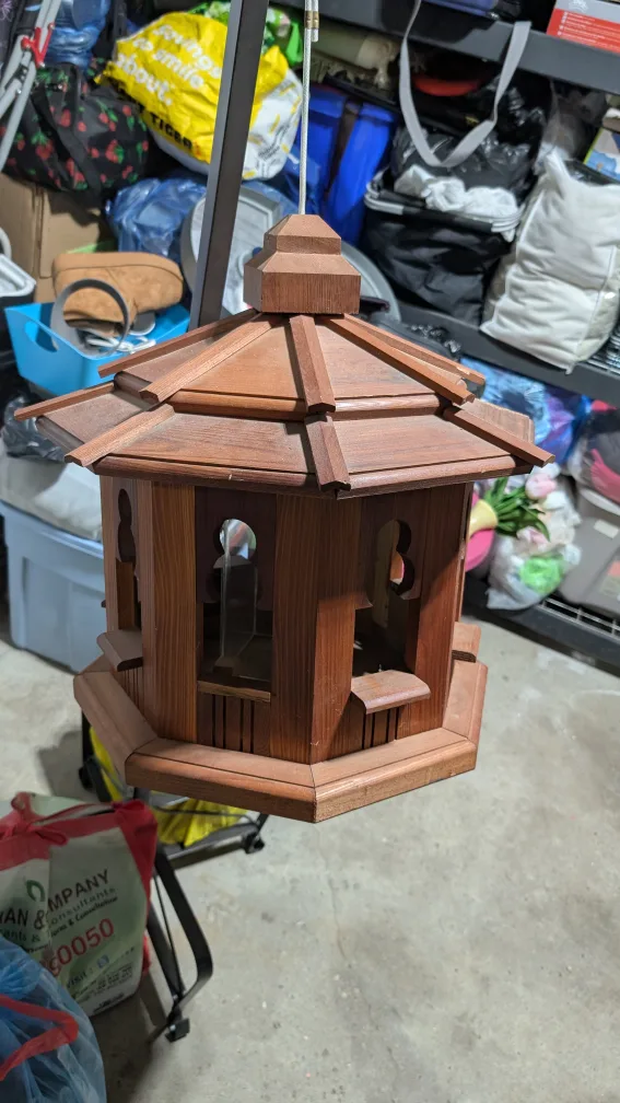 👀- WOW- BEAUTIFUL CEDAR Bird Feeder FCFS thumbnail