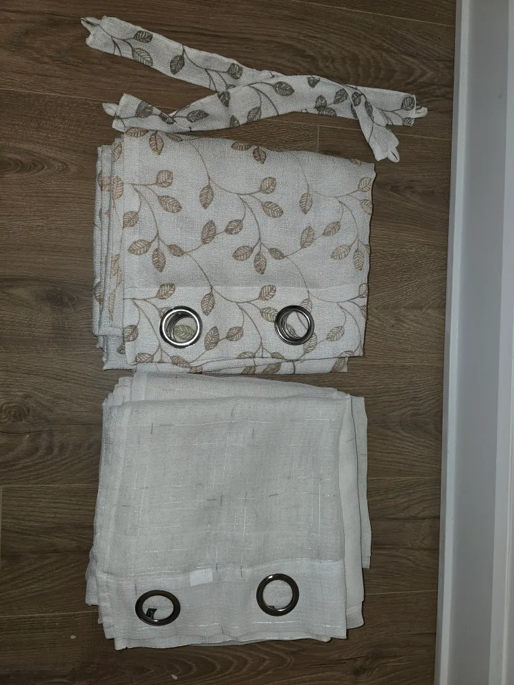 Curtains - Beige & Leaf Pattern image indicator(4)