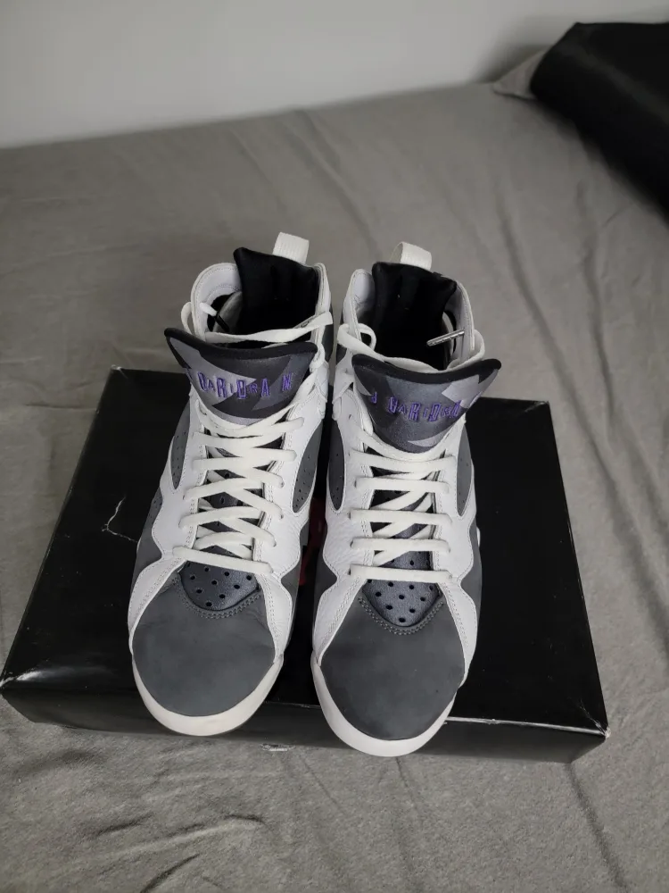 Air Jordan 7 Retro, Grey/White, Size 9.5 thumbnail