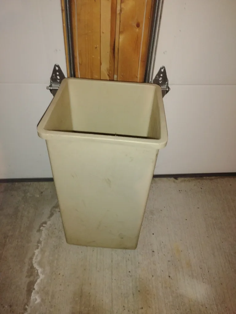 Beige Plastic Trash Can thumbnail