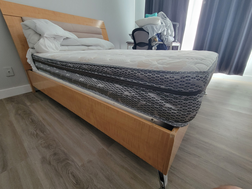 Bedroom Set - Bed, Dresser NEGOTIABLE - photo 4