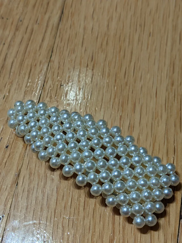 Pearl Hair Clip thumbnail