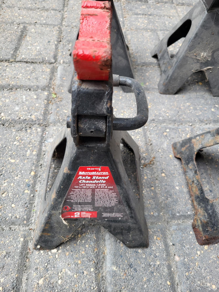 MotoMaster Axle Stand, 1000 kg (2200 lb) Capacity - photo 3