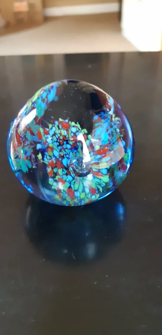 Art Glass Paperweights image indicator(4)