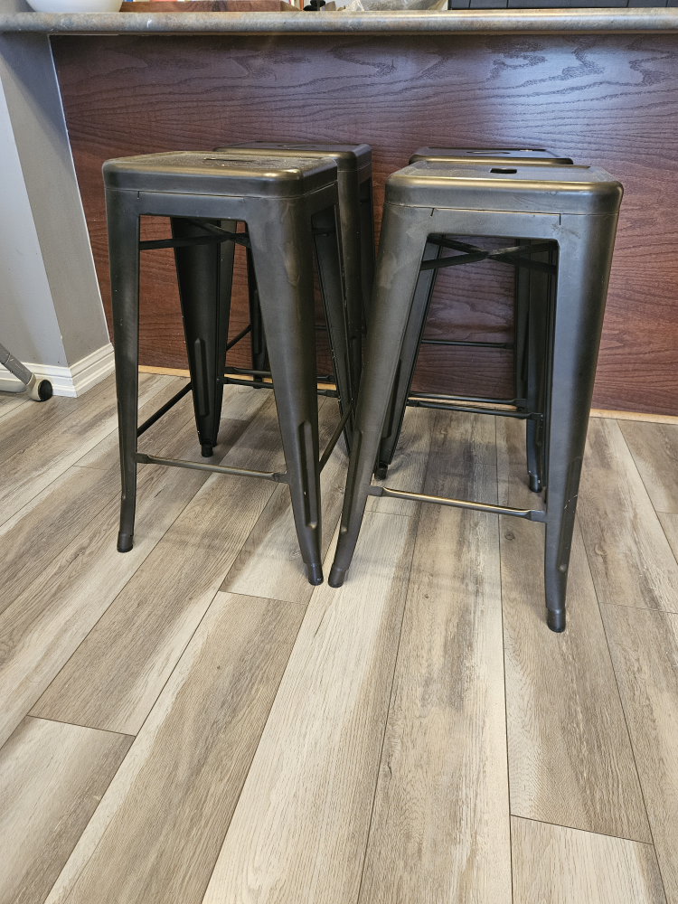 Set of 4 Metal Bar Stools