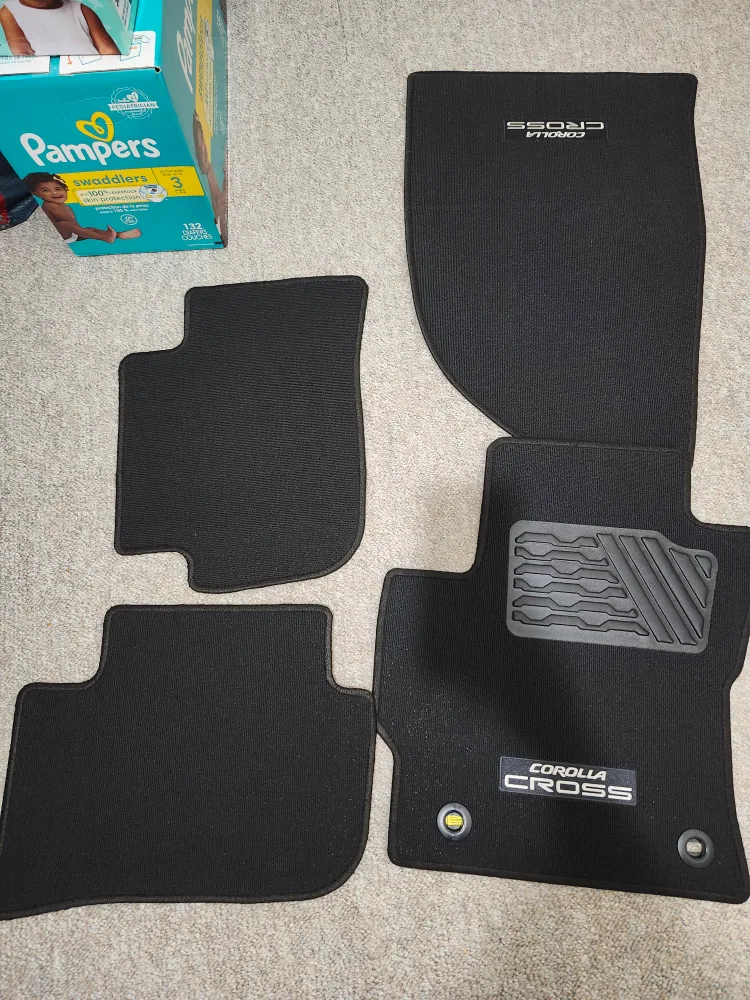 Toyota Corolla Cross Floor Mats - New 🇨🇦 thumbnail