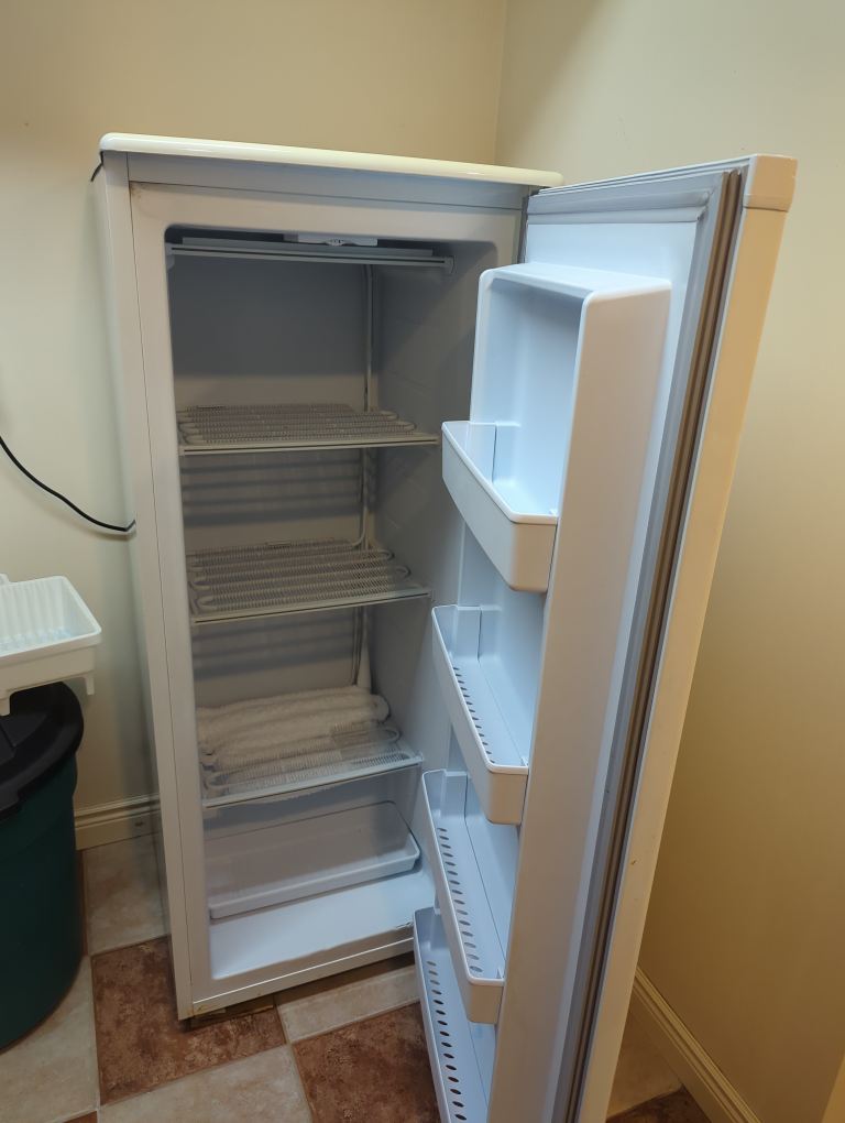 Danby Designer Upright Freezer - White - photo 4