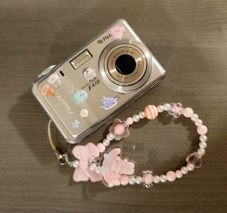 Fujifilm FinePix F470 Digital Camera thumbnail