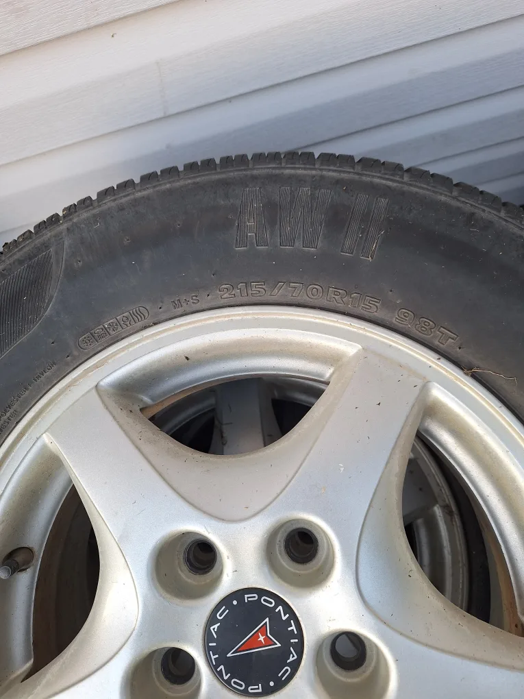 Motomaster AW II Tires on Pontiac Rims - 215/70R15 image indicator(2)