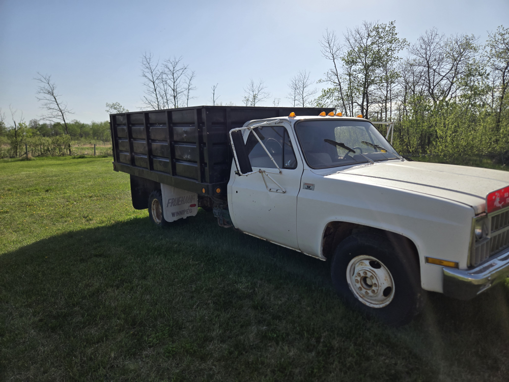 1979 Chevrolet 3500 Dump Truck - photo 2