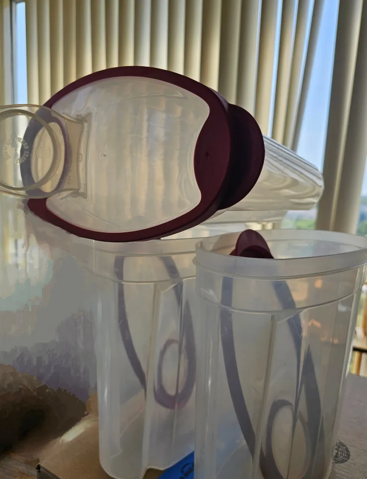 Rubbermaid Oval Containers + Juice Jug