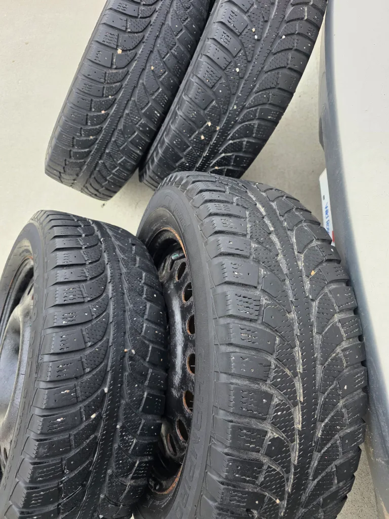 Set of 4 Winter Tires 225/60R17 image indicator(8)