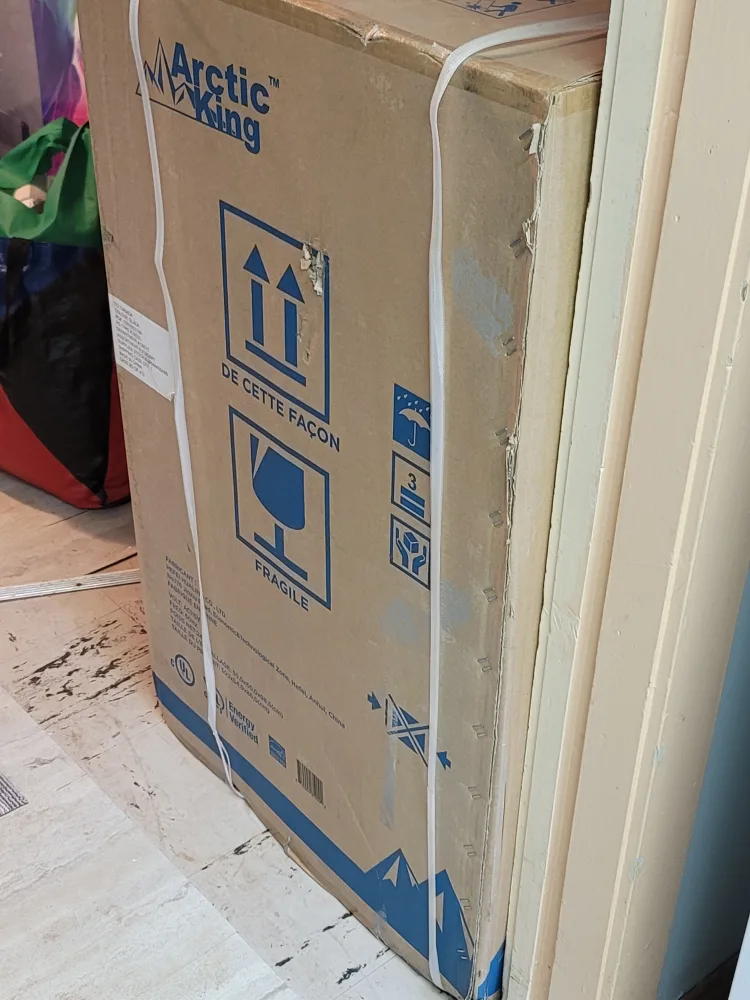 NEW! Arctic King 4.4 Cu Ft Mini Fridge + FREE CORDLESS KETTLE image indicator(5)