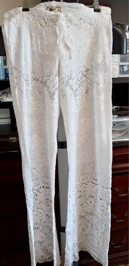 ♥️👀NIGHTCAP BRAND♥️👀White Lace Cover-Up Pants