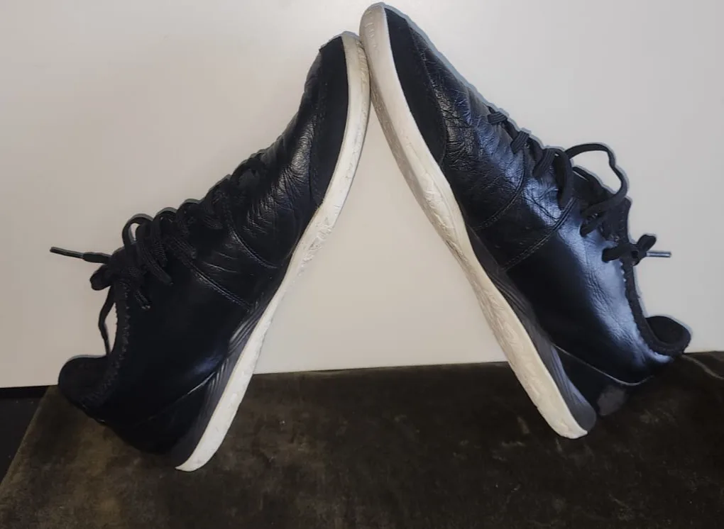 Puma Leather Black Sneakers thumbnail