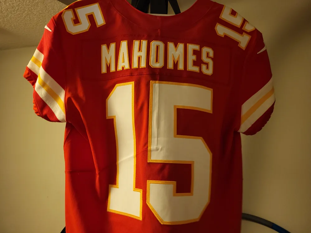 Nike NFL Kansas City Chiefs Mahomes Jersey, Size 48 thumbnail